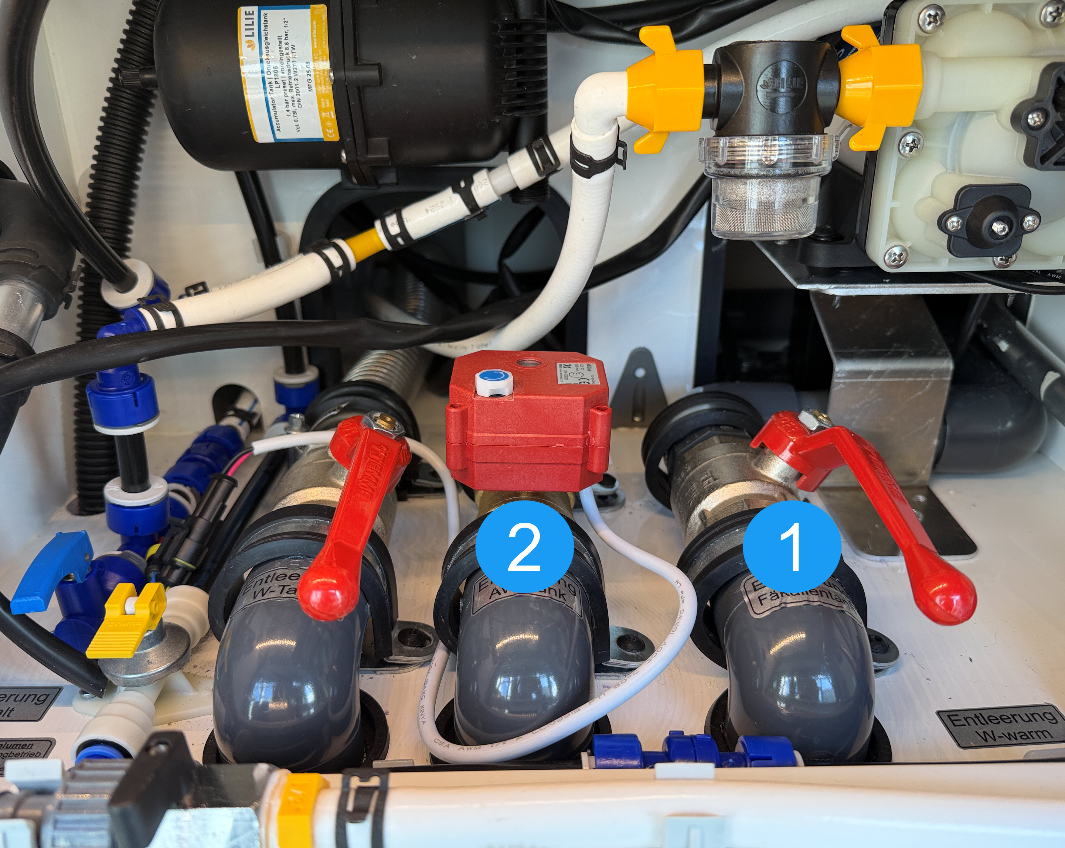 Ablassventile beschriftet.jpg