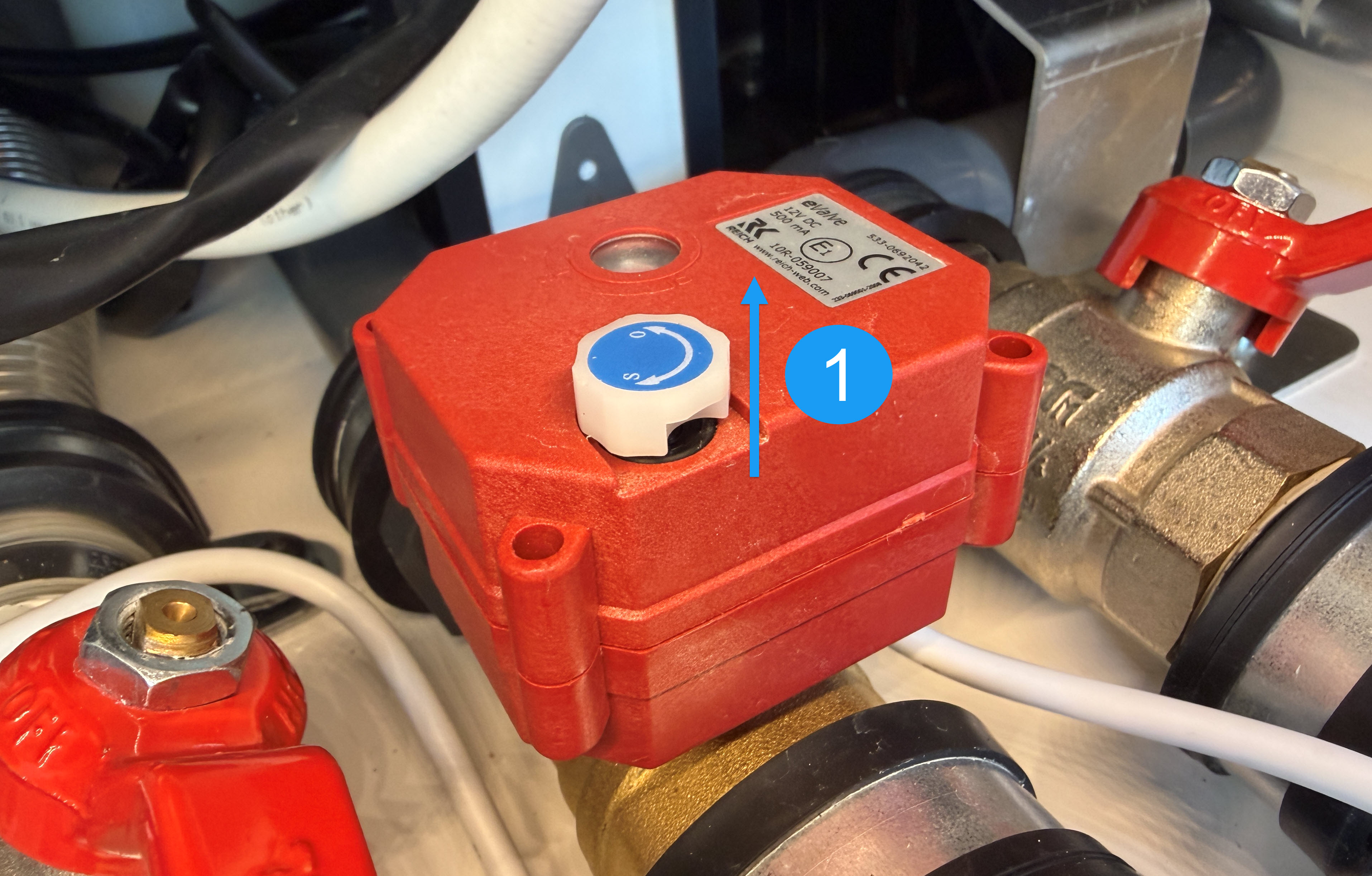 Elektrisches Ablassventil beschriftet.jpg